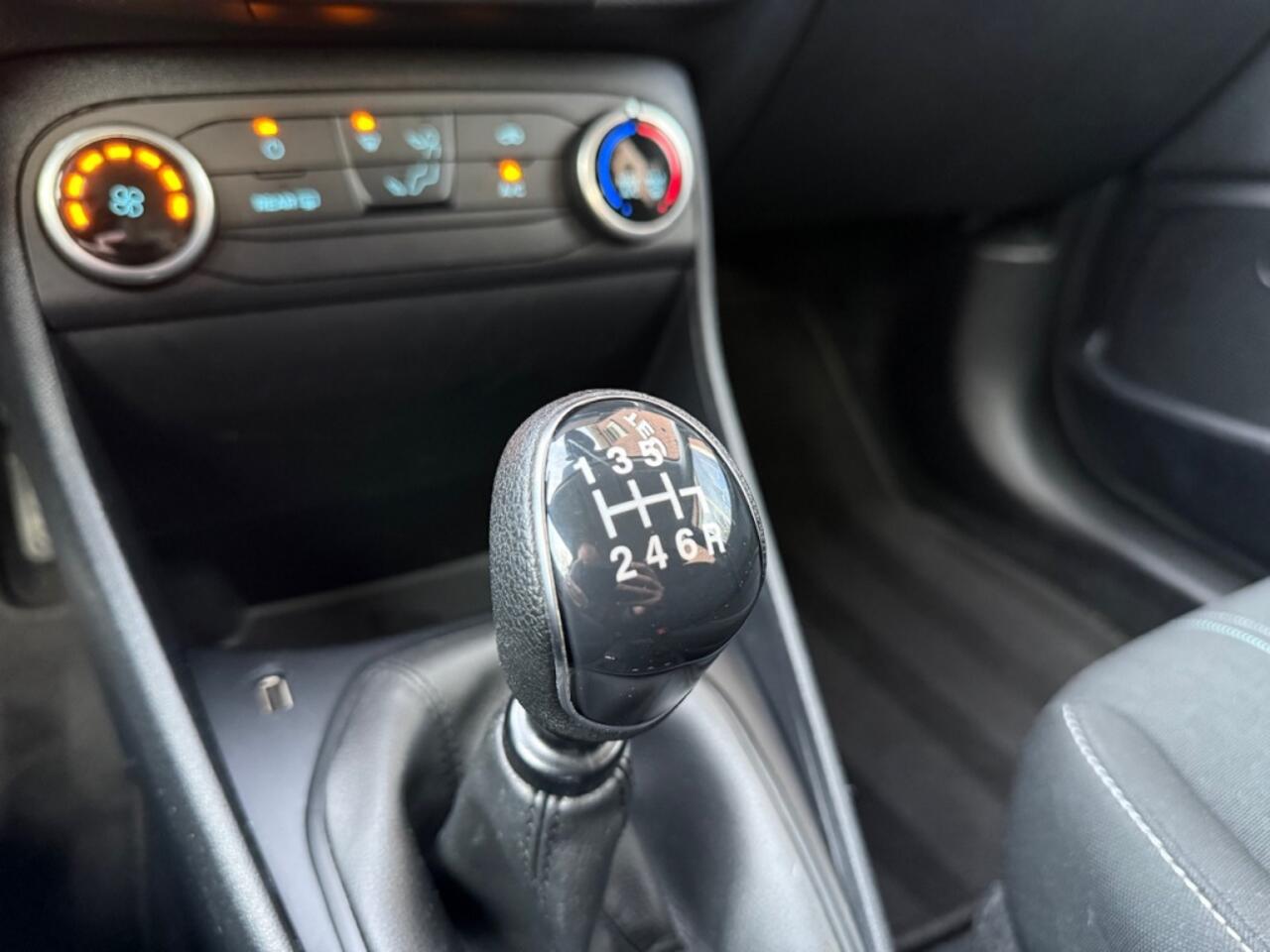 Ford FIESTA 1.0 EcoB. Connected RIJKLAAR / INCL GARANTIE / NAVI / CRUISE / A