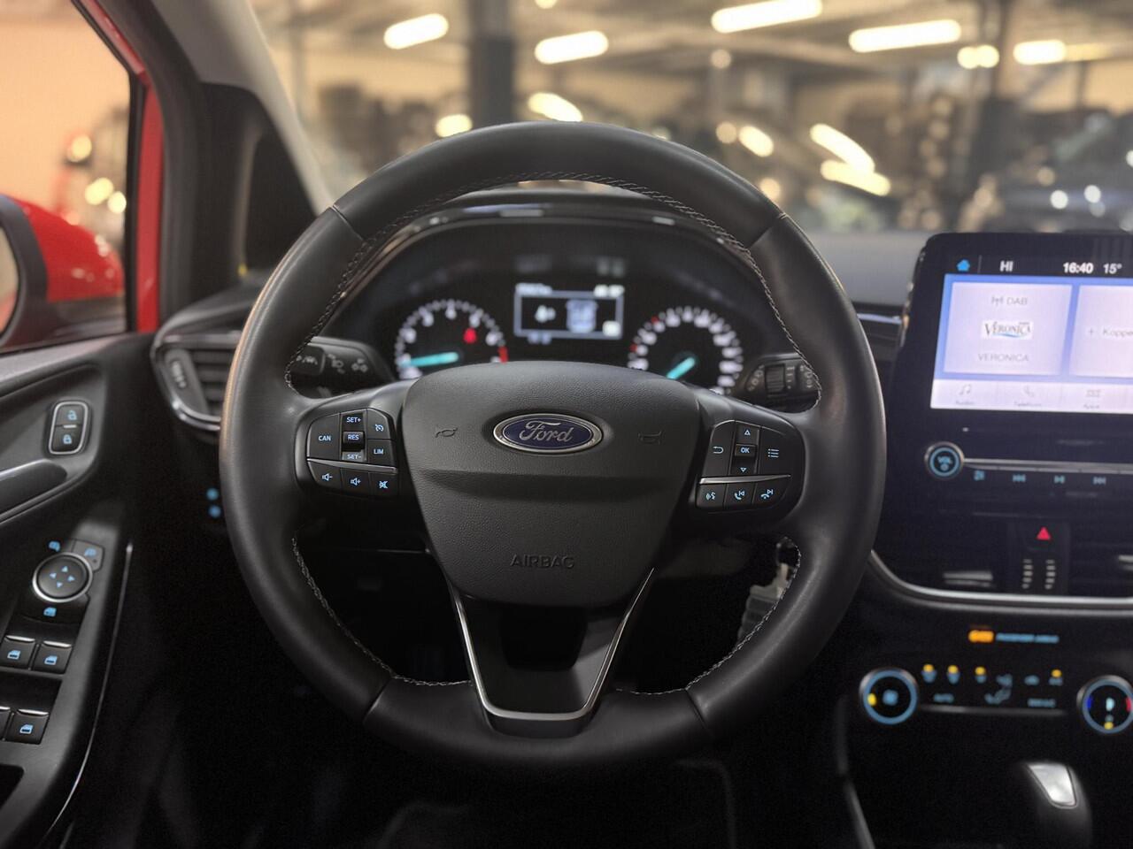 Ford FIESTA 125pk EcoBoost Titanium Automaat Climat Cruise Parkeersensoren 17.000km Dealeronderhouden