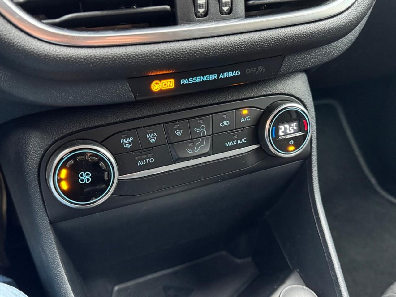 Ford FIESTA 1.0 95pk Titanium ecc,navigatie,pdc,cruise,lmv,dglas,led