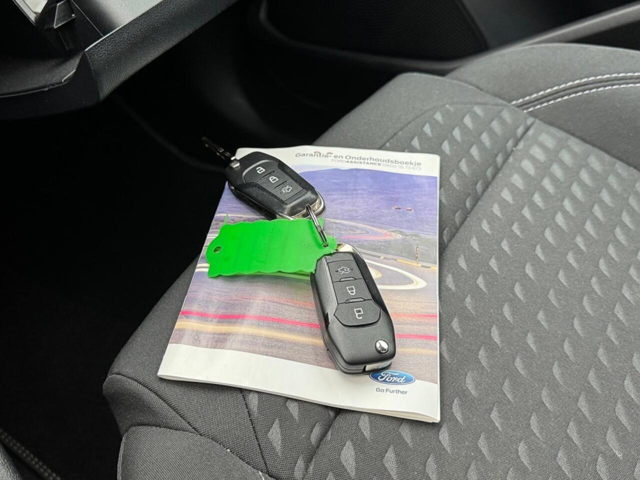 Ford FIESTA 1.0 95pk Titanium ecc,navigatie,pdc,cruise,lmv,dglas,led