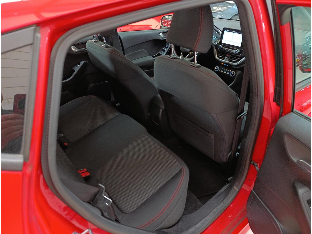 Ford FIESTA 1.0 EcoBoost ST-Line Airconditioning (automatisch) |Audiosysteem | Cruise control | Parkeer sensoren |Led verlichting