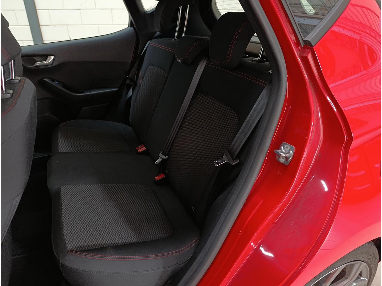 Ford FIESTA 1.0 EcoBoost ST-Line Airconditioning (automatisch) |Audiosysteem | Cruise control | Parkeer sensoren |Led verlichting