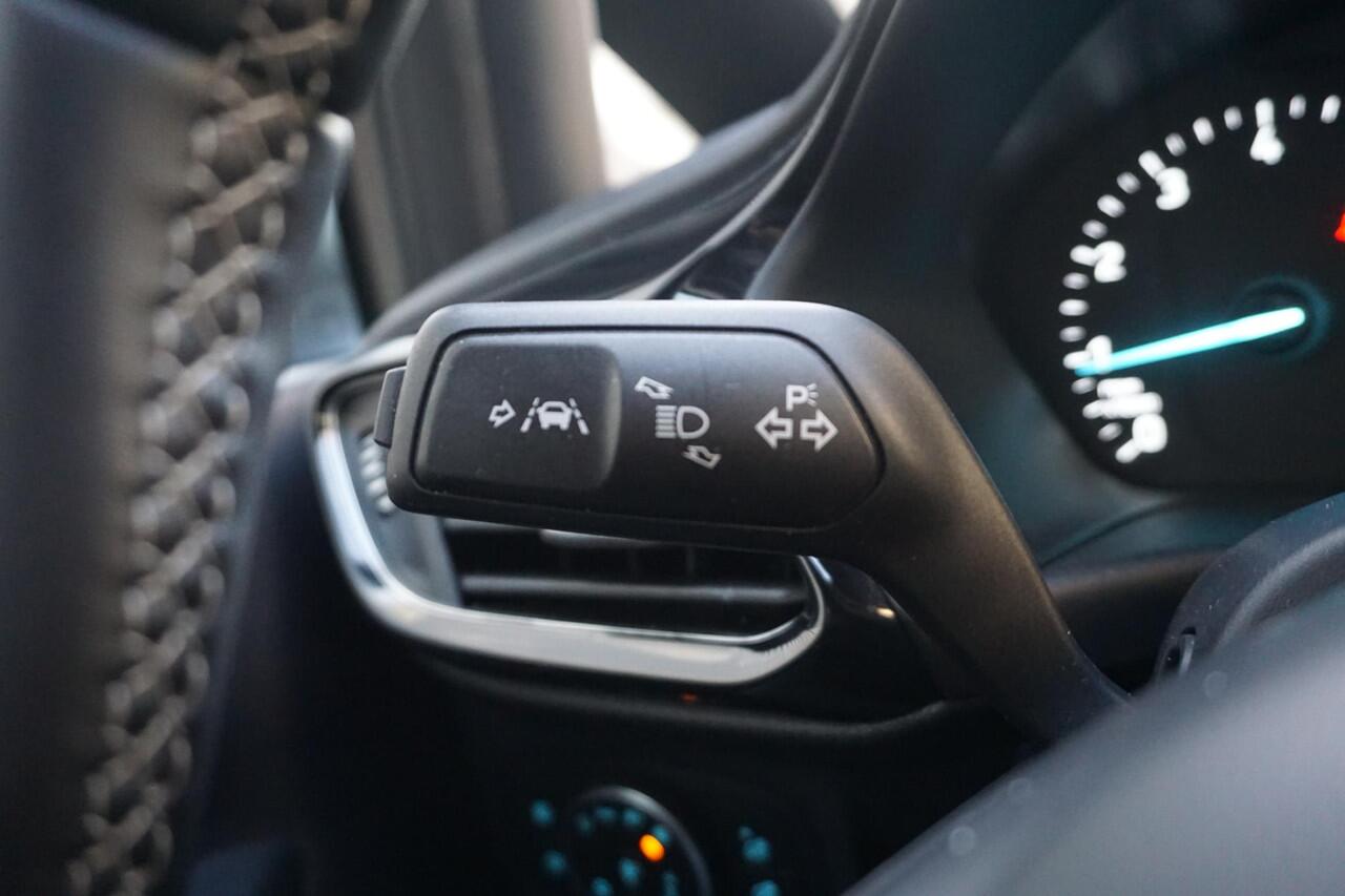 Ford FIESTA 1.0 EcoB.95PK Titanium Navigatie via AppleCarplay/ Parkeersensoren/December 2020.