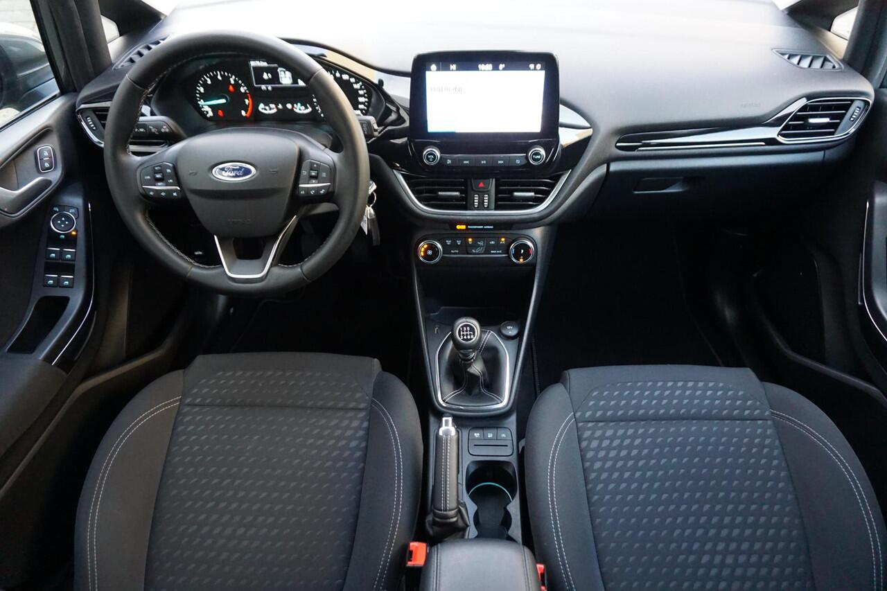 Ford FIESTA 1.0 EcoB.95PK Titanium Navigatie via AppleCarplay/ Parkeersensoren/December 2020.