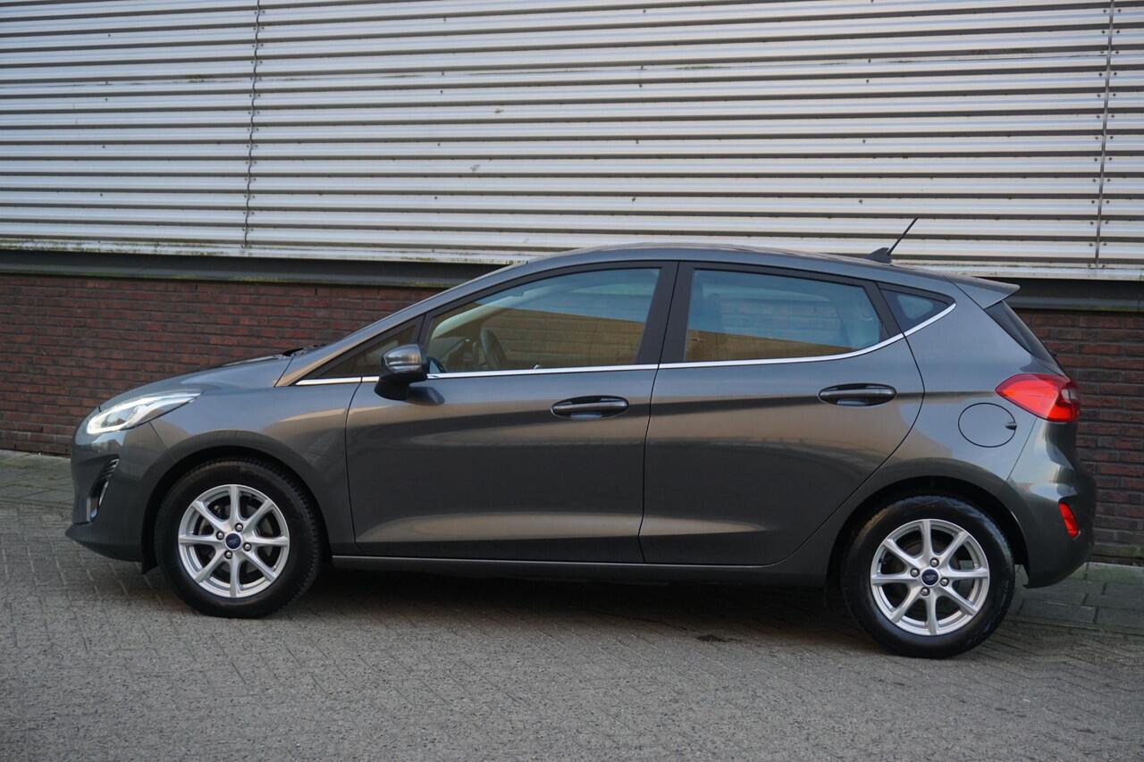 Ford FIESTA 1.0 EcoB.95PK Titanium Navigatie via AppleCarplay/ Parkeersensoren/December 2020.