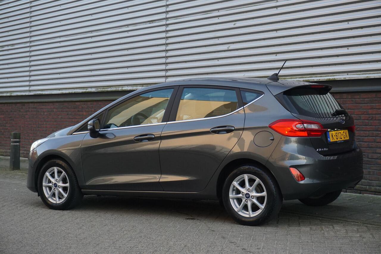 Ford FIESTA 1.0 EcoB.95PK Titanium Navigatie via AppleCarplay/ Parkeersensoren/December 2020.