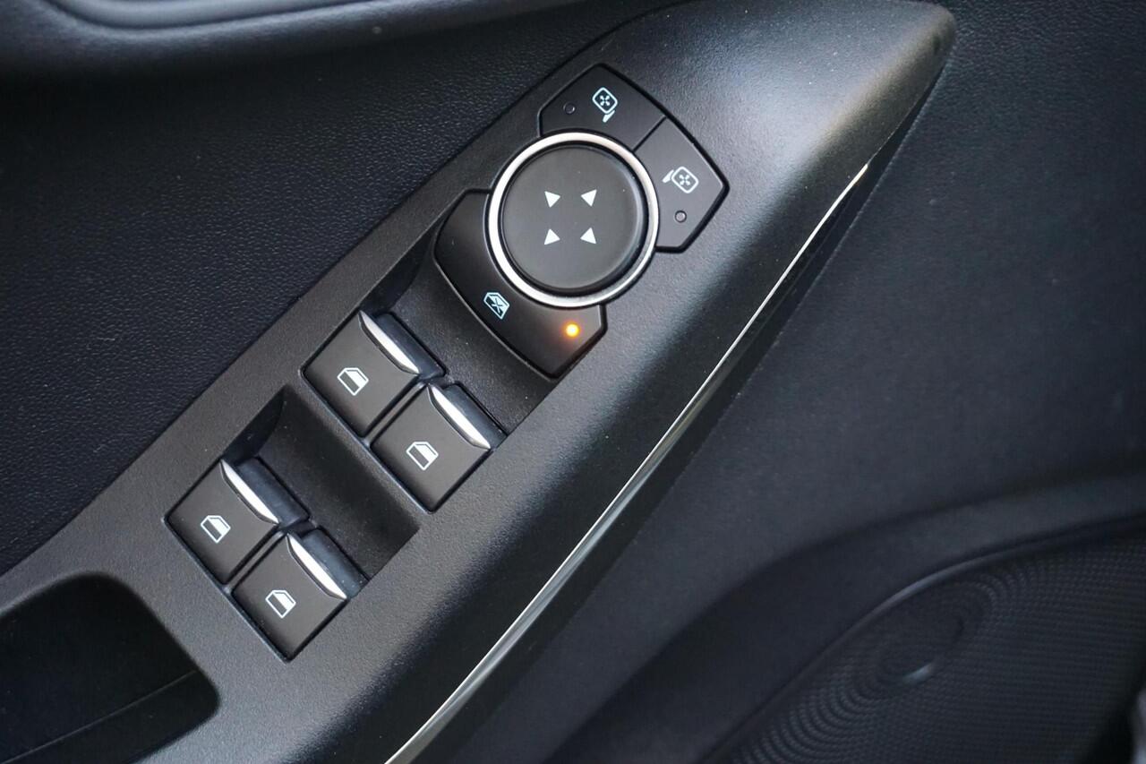 Ford FIESTA 1.0 EcoB.95PK Titanium Navigatie via AppleCarplay/ Parkeersensoren/December 2020.