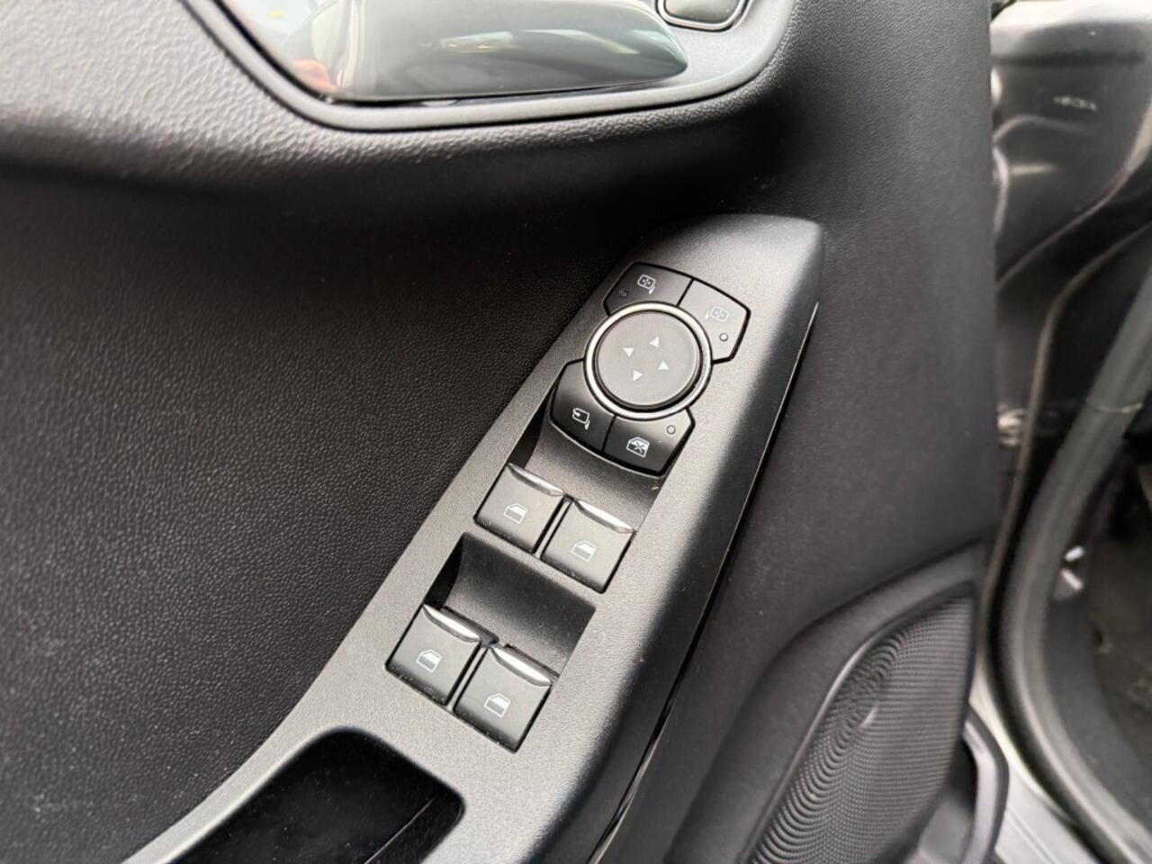 Ford FIESTA 1.0 EcoB. Connected,Airco,Cruise,Lane Ass.,Navi,Carplay,PDC,