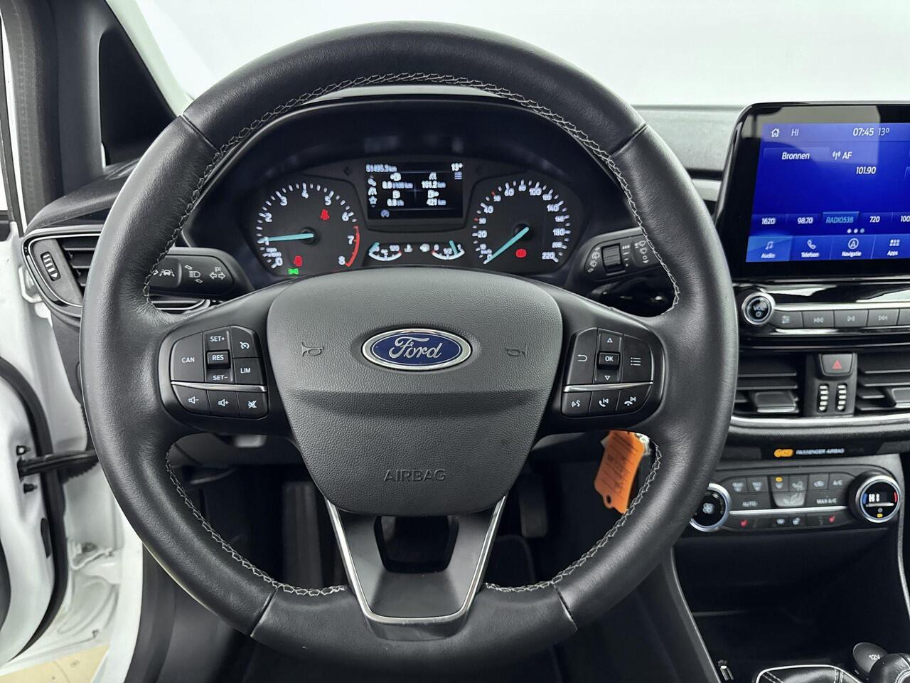Ford FIESTA 1.0 EcoBoost Titanium 95PK | Navigatie | Stoel,- Stuur en Voorruitverwarming | Climate Control | Lichtmetalen Velgen | Parkeersensoren | Apple CarPlay & Android Auto