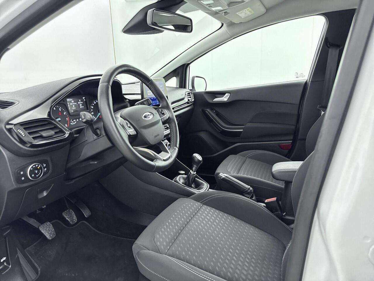 Ford FIESTA 1.0 EcoBoost Titanium 95PK | Navigatie | Stoel,- Stuur en Voorruitverwarming | Climate Control | Lichtmetalen Velgen | Parkeersensoren | Apple CarPlay & Android Auto