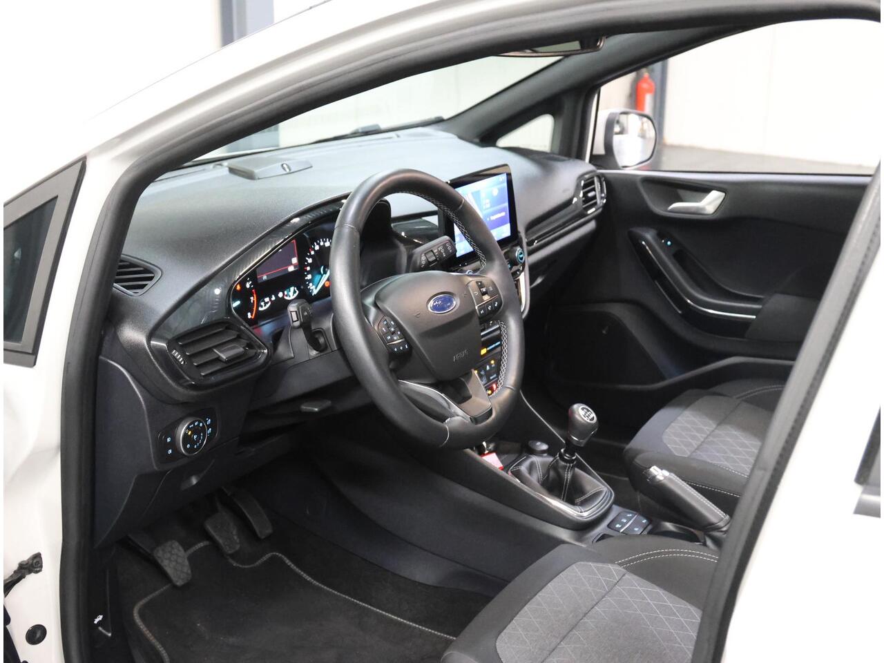 Ford FIESTA 95PK Active X | 1ste eigenaar | AppleCarplay/AndroidAuto | Armsteun | Trekhaak | Winterpakket | Adaptive Cruise Control | Navigatie | Climate Control | LED | Bang&Olufsen Audio | Isofix | Privacy Glass | Parkeersensoren |