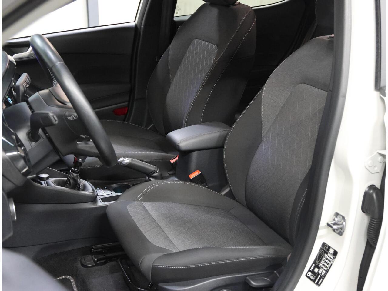 Ford FIESTA 95PK Active X | 1ste eigenaar | AppleCarplay/AndroidAuto | Armsteun | Trekhaak | Winterpakket | Adaptive Cruise Control | Navigatie | Climate Control | LED | Bang&Olufsen Audio | Isofix | Privacy Glass | Parkeersensoren |