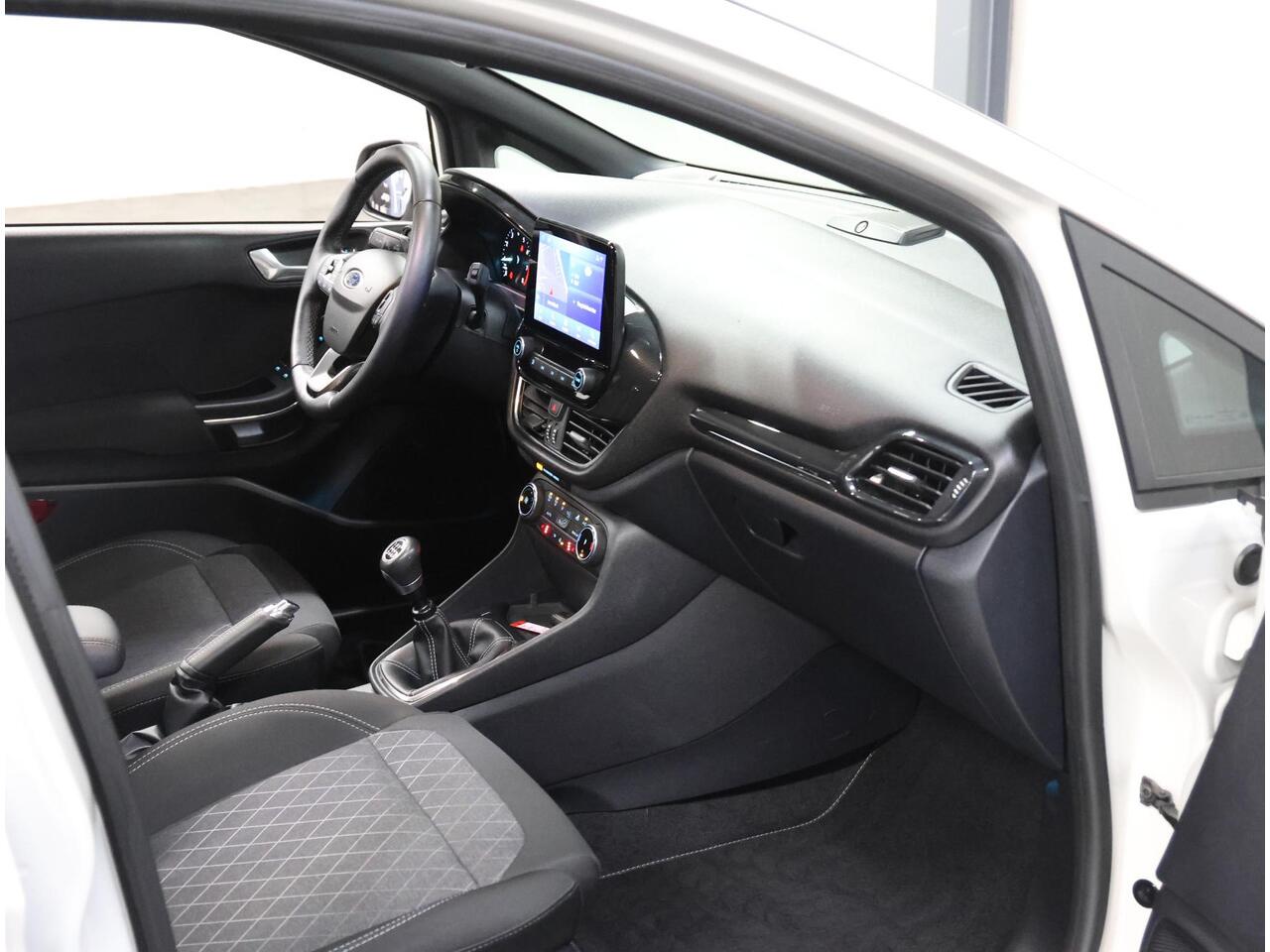 Ford FIESTA 95PK Active X | 1ste eigenaar | AppleCarplay/AndroidAuto | Armsteun | Trekhaak | Winterpakket | Adaptive Cruise Control | Navigatie | Climate Control | LED | Bang&Olufsen Audio | Isofix | Privacy Glass | Parkeersensoren |