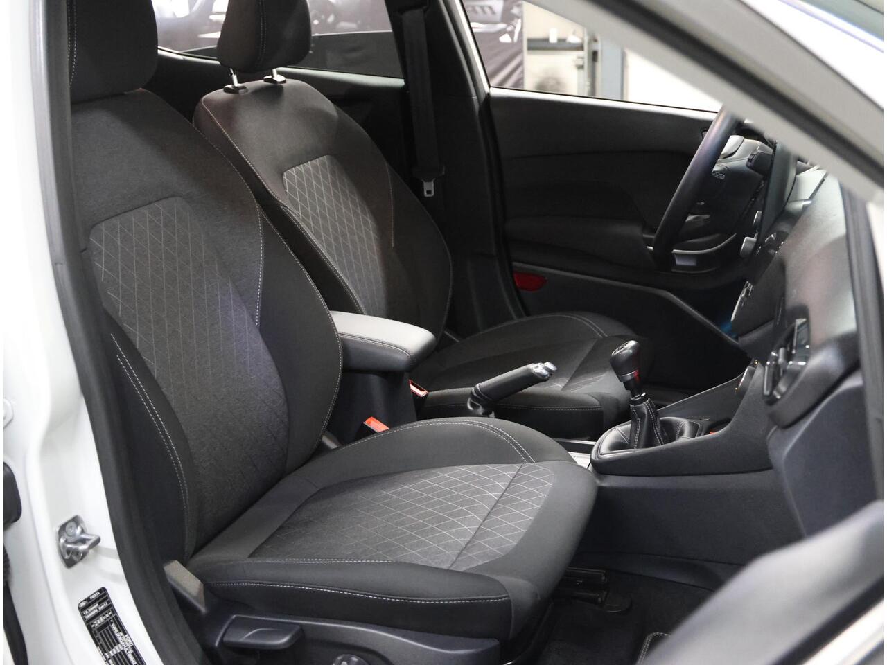 Ford FIESTA 95PK Active X | 1ste eigenaar | AppleCarplay/AndroidAuto | Armsteun | Trekhaak | Winterpakket | Adaptive Cruise Control | Navigatie | Climate Control | LED | Bang&Olufsen Audio | Isofix | Privacy Glass | Parkeersensoren |