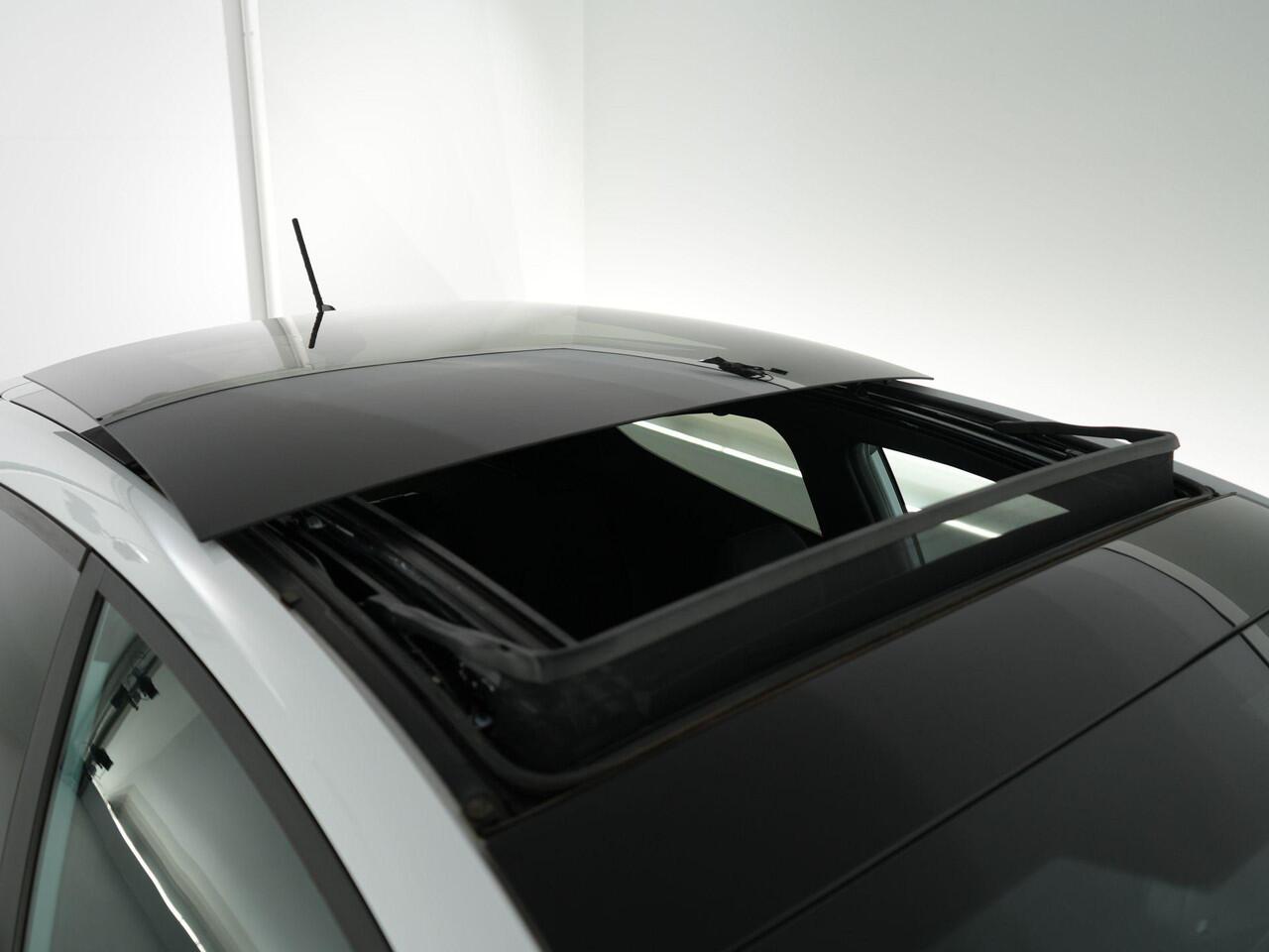 Ford FIESTA ST-Line 1.0 125pk AUTOMAAT |panoramadak|LED-koplampen|18" lichtmetalen wielen|Apple Carplay|blindspot|winter pack|parkeersensoren en camera|adaptive cruise control|