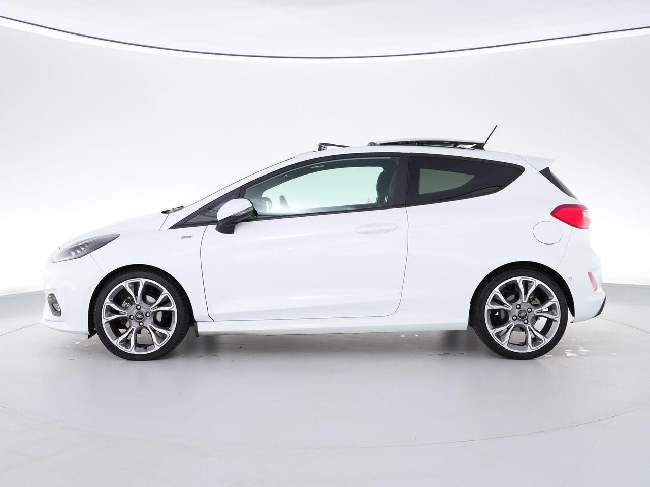 Ford FIESTA ST-Line 1.0 125pk AUTOMAAT |panoramadak|LED-koplampen|18" lichtmetalen wielen|Apple Carplay|blindspot|winter pack|parkeersensoren en camera|adaptive cruise control|