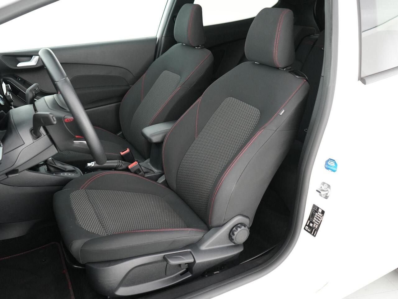 Ford FIESTA ST-Line 1.0 125pk AUTOMAAT |panoramadak|LED-koplampen|18" lichtmetalen wielen|Apple Carplay|blindspot|winter pack|parkeersensoren en camera|adaptive cruise control|