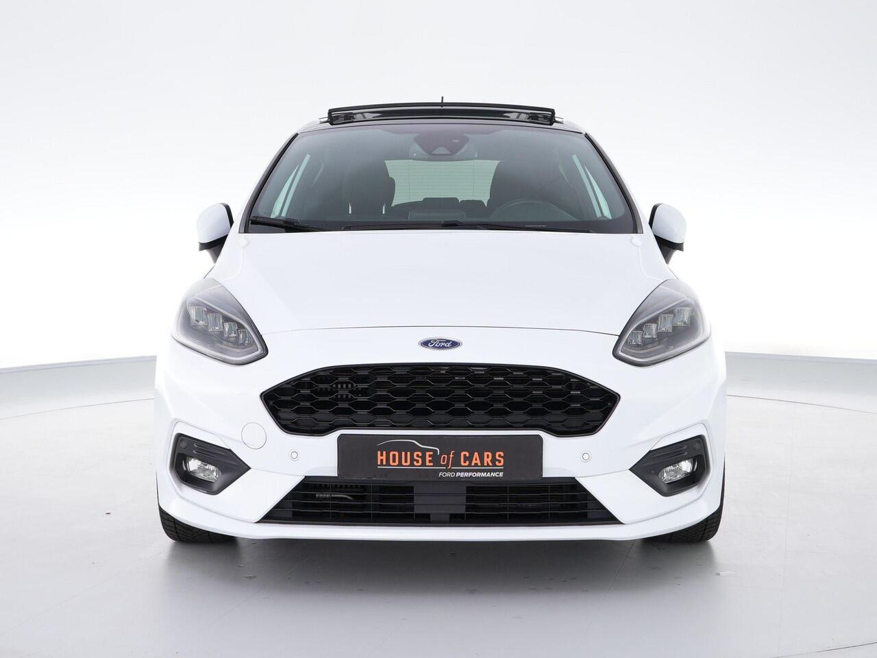 Ford FIESTA ST-Line 1.0 125pk AUTOMAAT |panoramadak|LED-koplampen|18" lichtmetalen wielen|Apple Carplay|blindspot|winter pack|parkeersensoren en camera|adaptive cruise control|