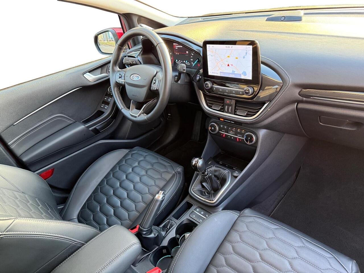 Ford FIESTA 1.0 EcoBoost Hybrid Vignale | LEDER | NAVI | STOEL/STUUR VERWARMING | TREKHAAK | 1 JAAR GARANTIE