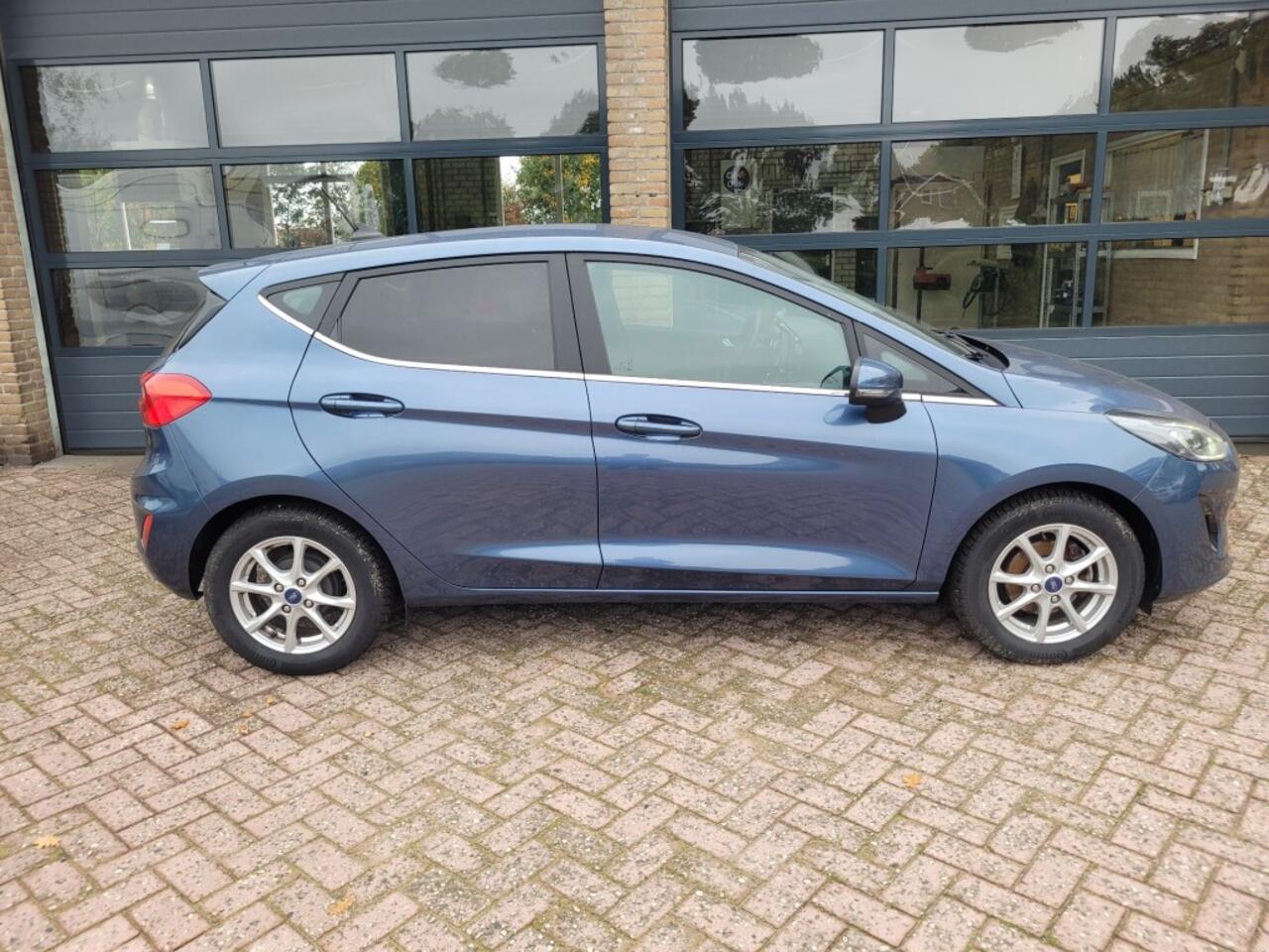 Ford FIESTA 1.0 Turbo Ecoboost 100pk Titanium carplay, navi, ecc, lmw, cruise, xenon,