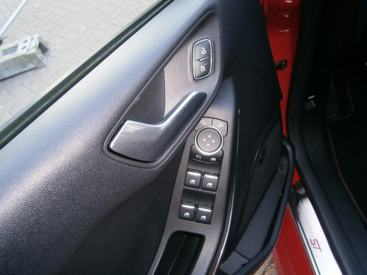Ford FIESTA 1.0 EcoB. ST-Line X, Navi, Winterpack, Key-less, B&O audio.