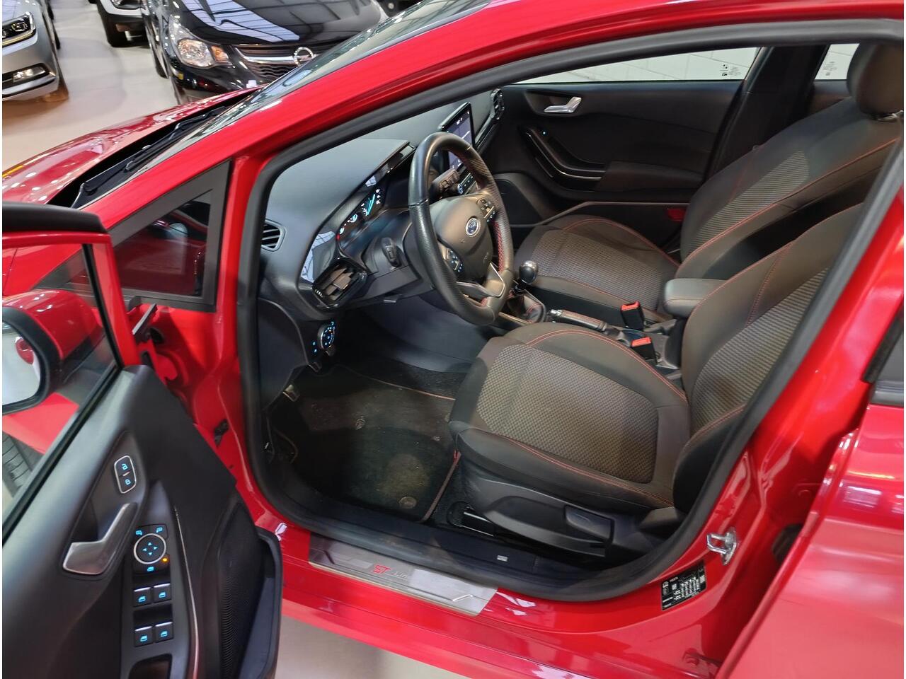 Ford FIESTA 1.0 EcoBoost Hybrid ST-Line Lmv | Parkeer sensoren | KeyLess | Navigatie | Airco Autmatisch