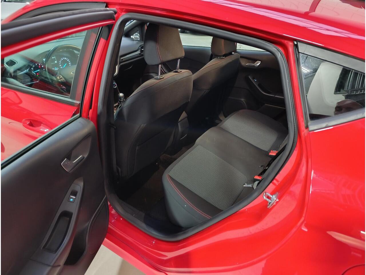 Ford FIESTA 1.0 EcoBoost Hybrid ST-Line Lmv | Parkeer sensoren | KeyLess | Navigatie | Airco Autmatisch