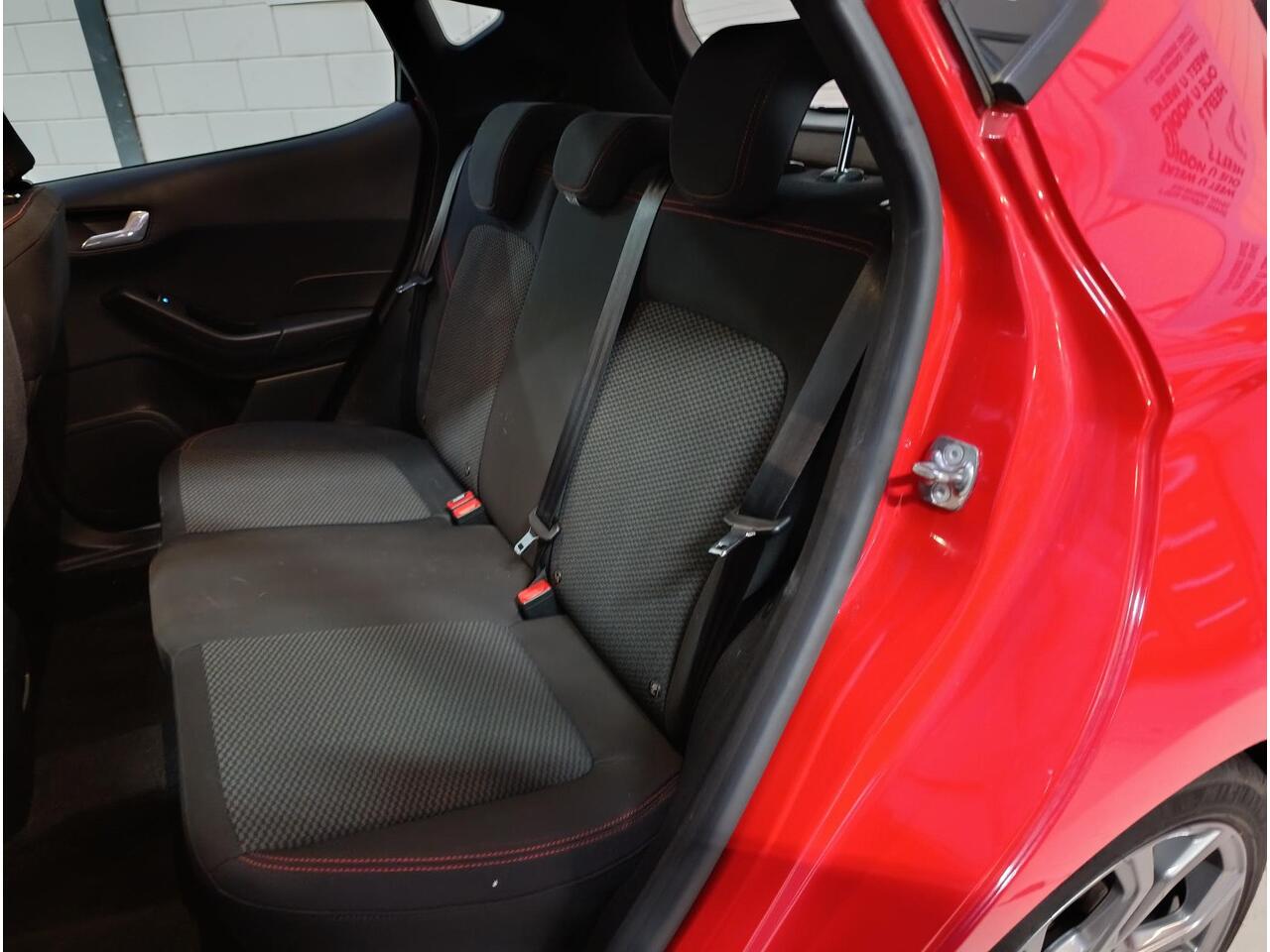 Ford FIESTA 1.0 EcoBoost Hybrid ST-Line Lmv | Parkeer sensoren | KeyLess | Navigatie | Airco Autmatisch