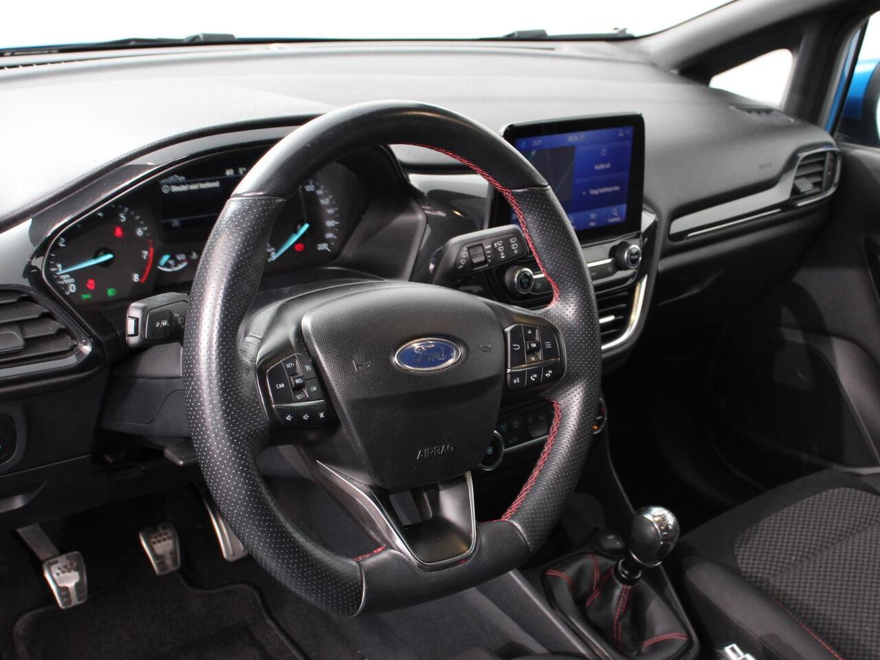 Ford FIESTA 1.0 EcoBoost ST-Line | Navigatie | Climate Control | DAB | Lichtmetalen Velgen | Parkeer sensoren | Cruise Control