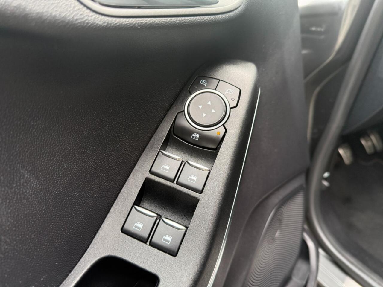 Ford FIESTA 1.0 Ecob. ST-LINE,LED,Winterpack,Carplay,Lane Ass.,Cruise,PDC