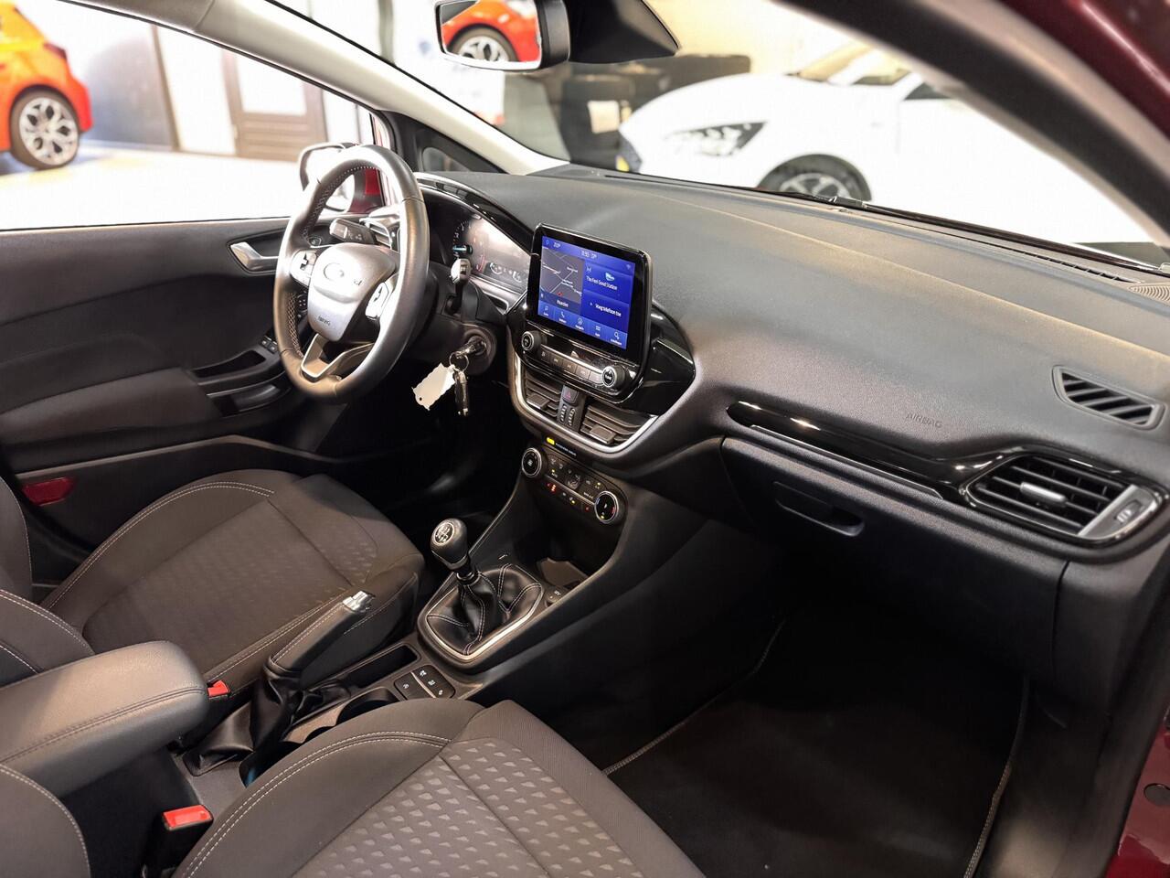 Ford FIESTA 95pk Titanium Navi Camera Ad. Cruise Winter Parking Dodehoek pack Privacy Glass Dealeronderhouden