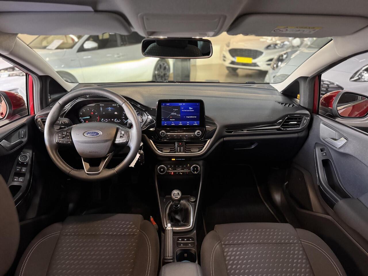 Ford FIESTA 95pk Titanium Navi Camera Ad. Cruise Winter Parking Dodehoek pack Privacy Glass Dealeronderhouden