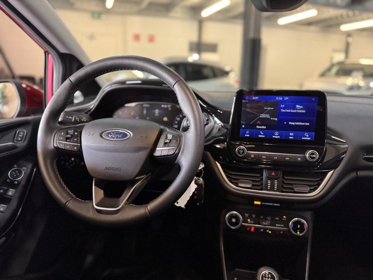 Ford FIESTA 95pk Titanium Navi Camera Ad. Cruise Winter Parking Dodehoek pack Privacy Glass Dealeronderhouden