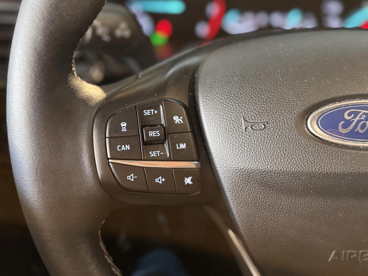 Ford FIESTA 95pk Titanium Navi Camera Ad. Cruise Winter Parking Dodehoek pack Privacy Glass Dealeronderhouden