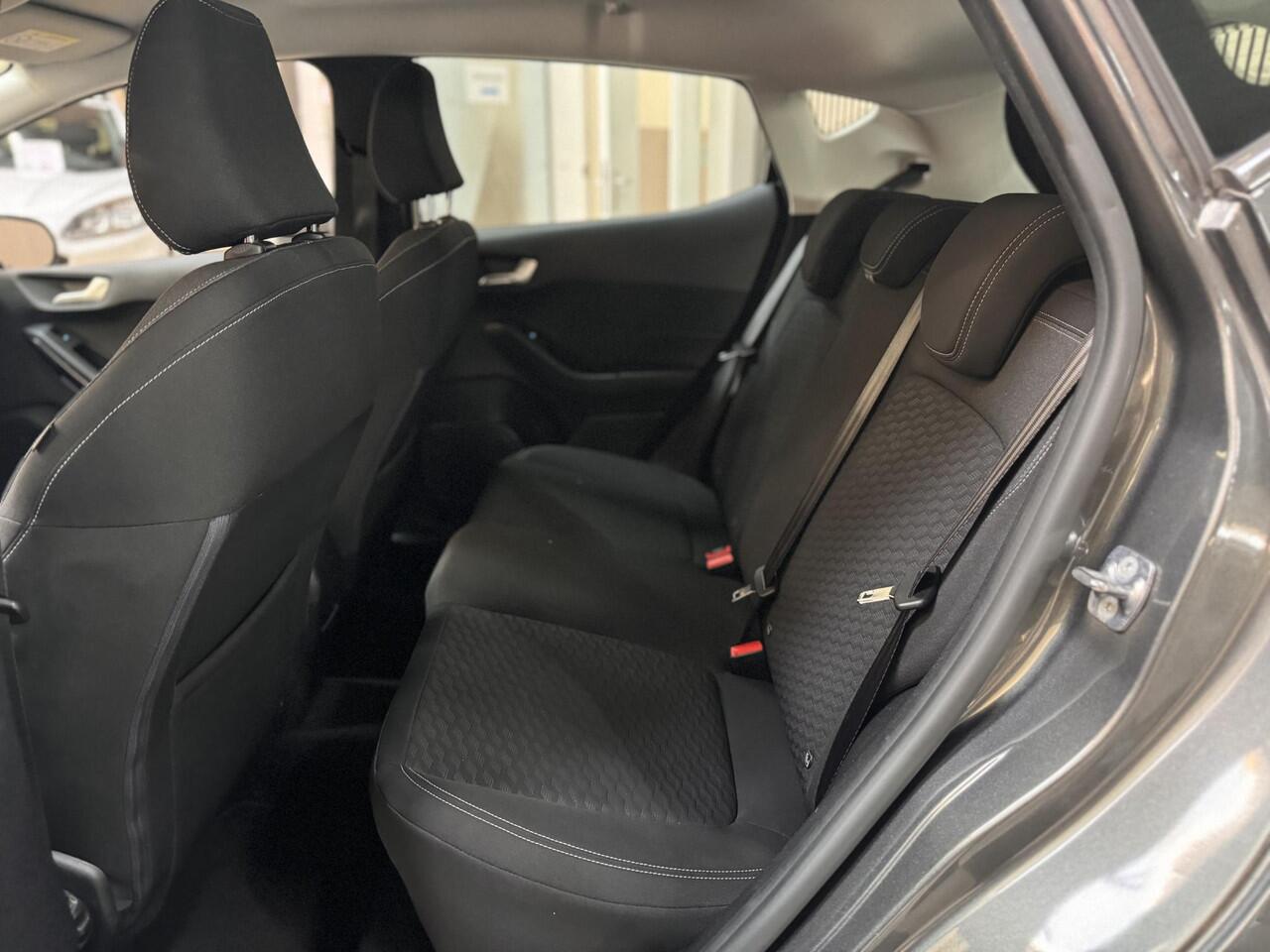 Ford FIESTA 125pk Hybrid Automaat Titanium Climat Adap Cruise Parkeersensoren NL-Auto Dealeronderhouden