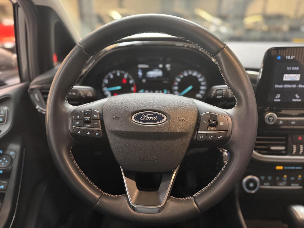 Ford FIESTA 125pk Hybrid Automaat Titanium Climat Adap Cruise Parkeersensoren NL-Auto Dealeronderhouden