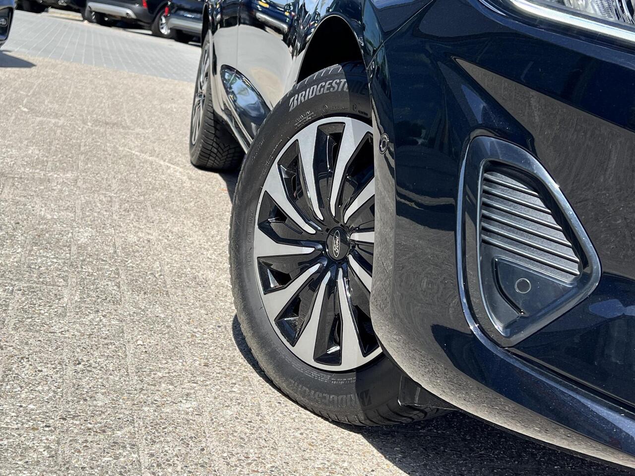 Ford FIESTA 1.0 EcoBoost Hybrid Titanium | Zuid | Winter Pack | Navigatie | Camera |