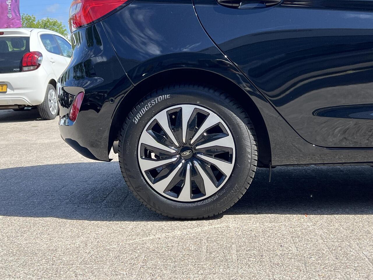 Ford FIESTA 1.0 EcoBoost Hybrid Titanium | Zuid | Winter Pack | Navigatie | Camera |