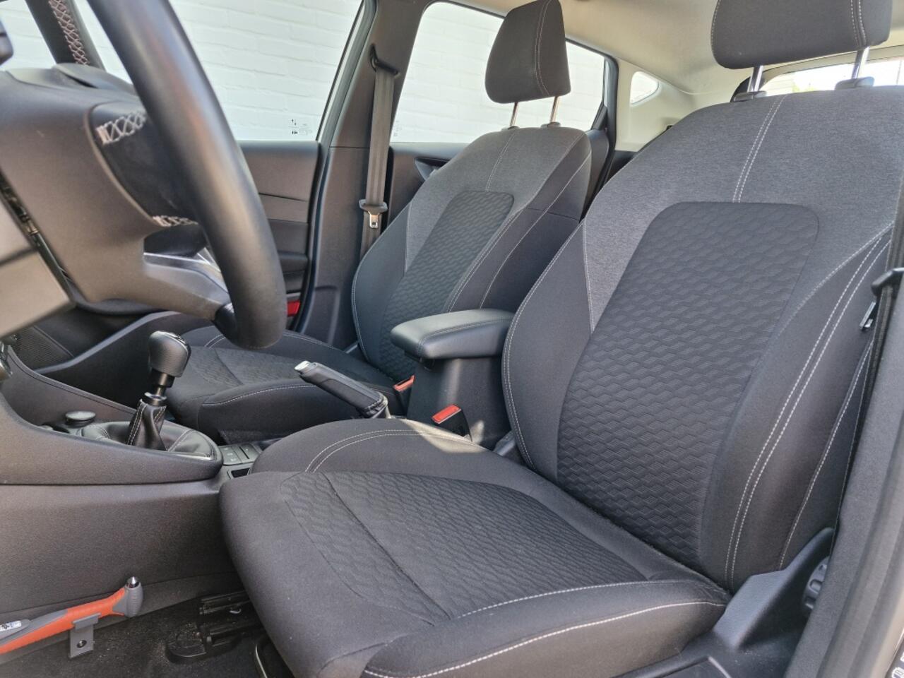 Ford FIESTA 100 pk Titanium | Navigatie | Keyless | Draadloze telefoonlader