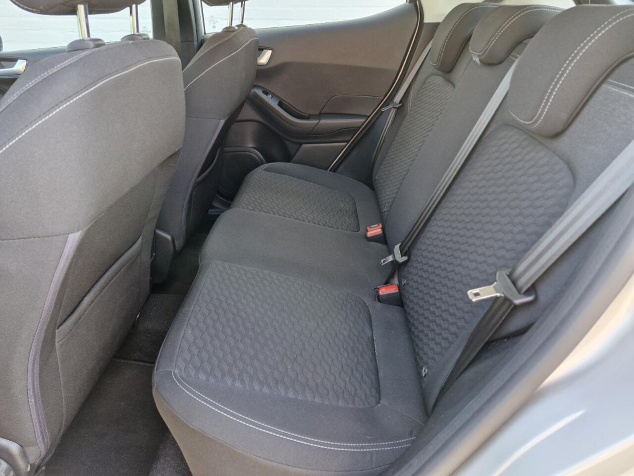 Ford FIESTA 100 pk Titanium | Navigatie | Keyless | Draadloze telefoonlader