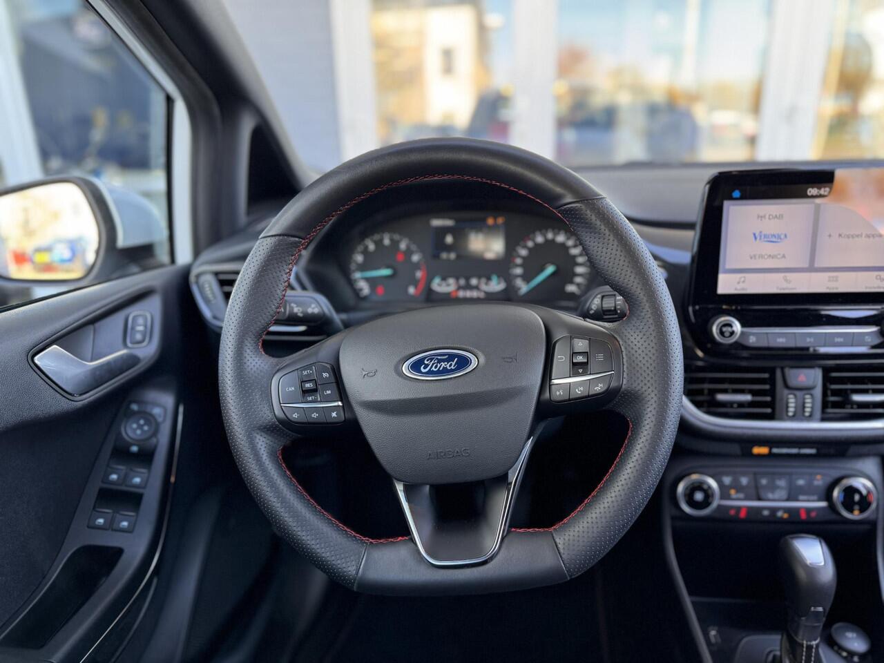 Ford FIESTA 125pk EcoB Hybrid Automaat ST-Line Camera Winter Parking pack Garantie 19-7-2027/max. 100.000km