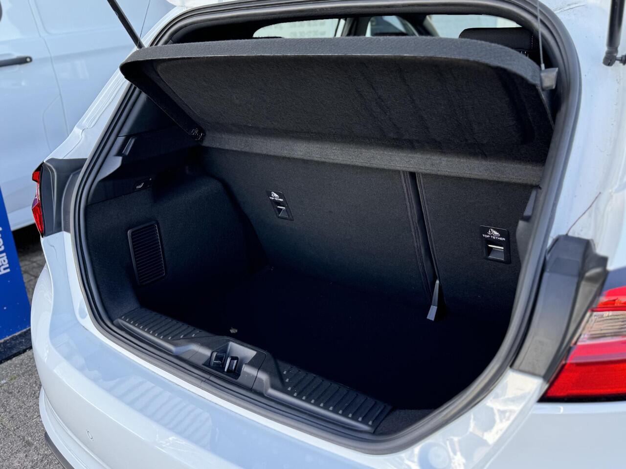 Ford FIESTA 125pk EcoB Hybrid Automaat ST-Line Camera Winter Parking pack Garantie 19-7-2027/max. 100.000km