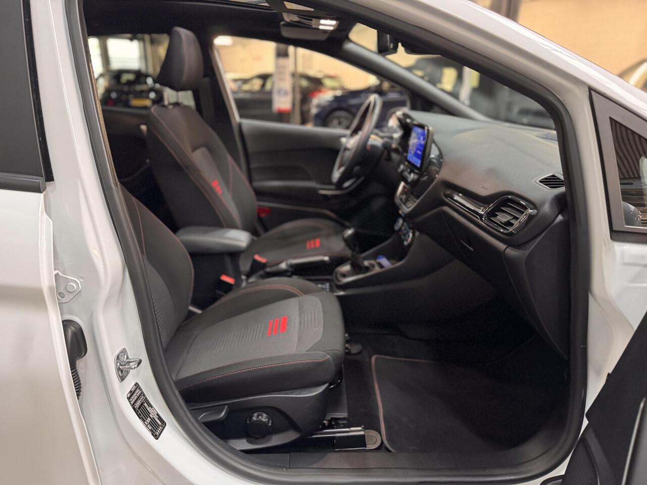 Ford FIESTA 125pk Eco Hybrid ST-Line X Panoramadak Full Options Winter Parking B&O pack Dealeronderhouden NL-Auto