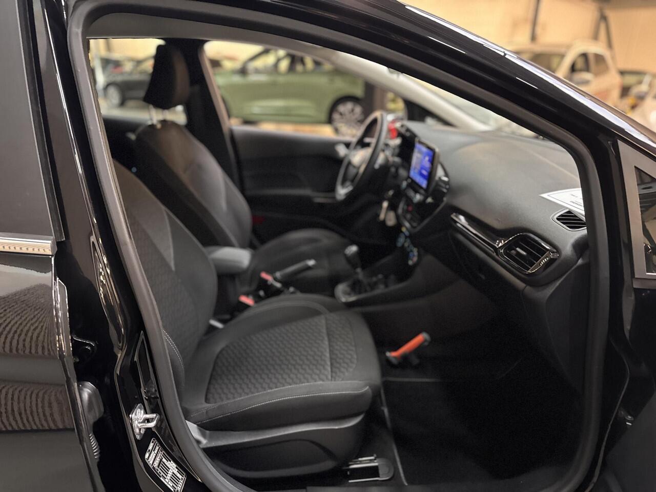 Ford FIESTA 125pk Eco Hybrid Titanium Navigatie Climat Adaptieve Cruise Control 19.000km NL-Auto