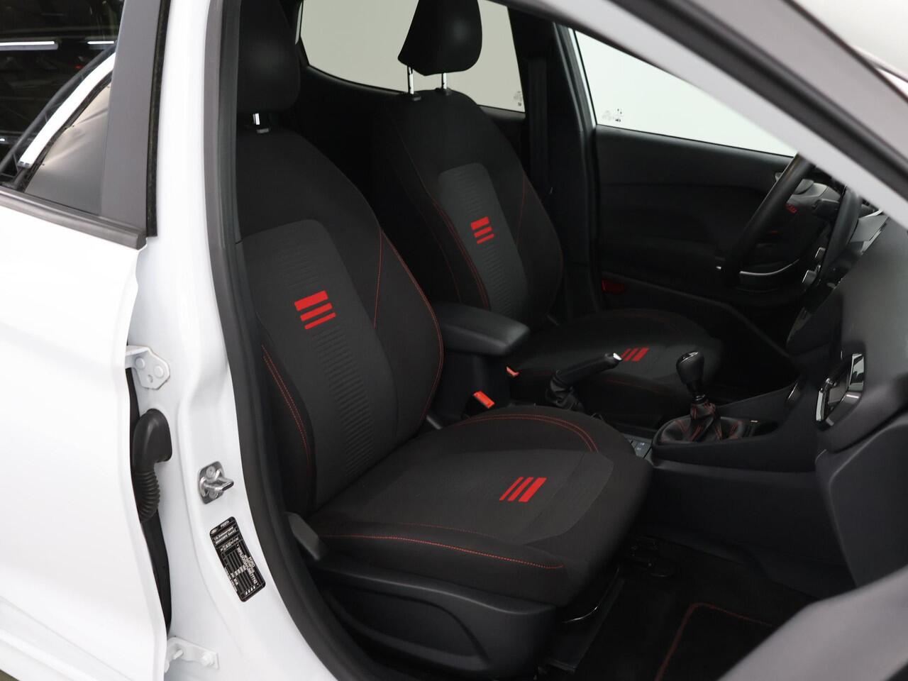 Ford FIESTA 1.0 EcoBoost Hybrid ST-Line | Winterpakket | Climate Control | Parkeersensoren | Cruise Control | Navigatie via Carplay |