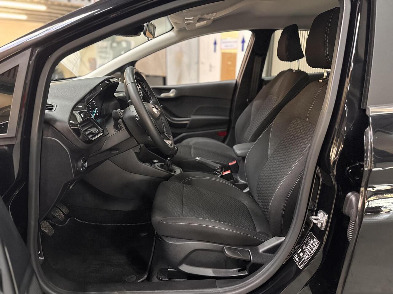 Ford FIESTA 125pk Eco Hybrid Titanium Navigatie Climat Adaptieve Cruise Control 19.000km NL-Auto