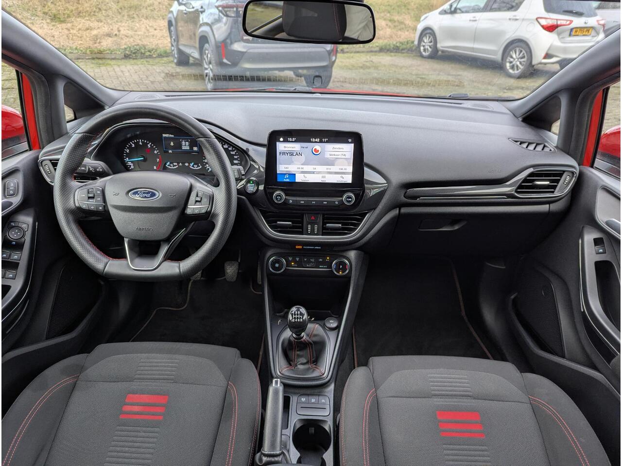 Ford FIESTA 1.0 EcoBoost Hybrid ST-Line | Trekhaak | Led | Cruise control | Climate control | PDC A | Cayplay / Android Auto