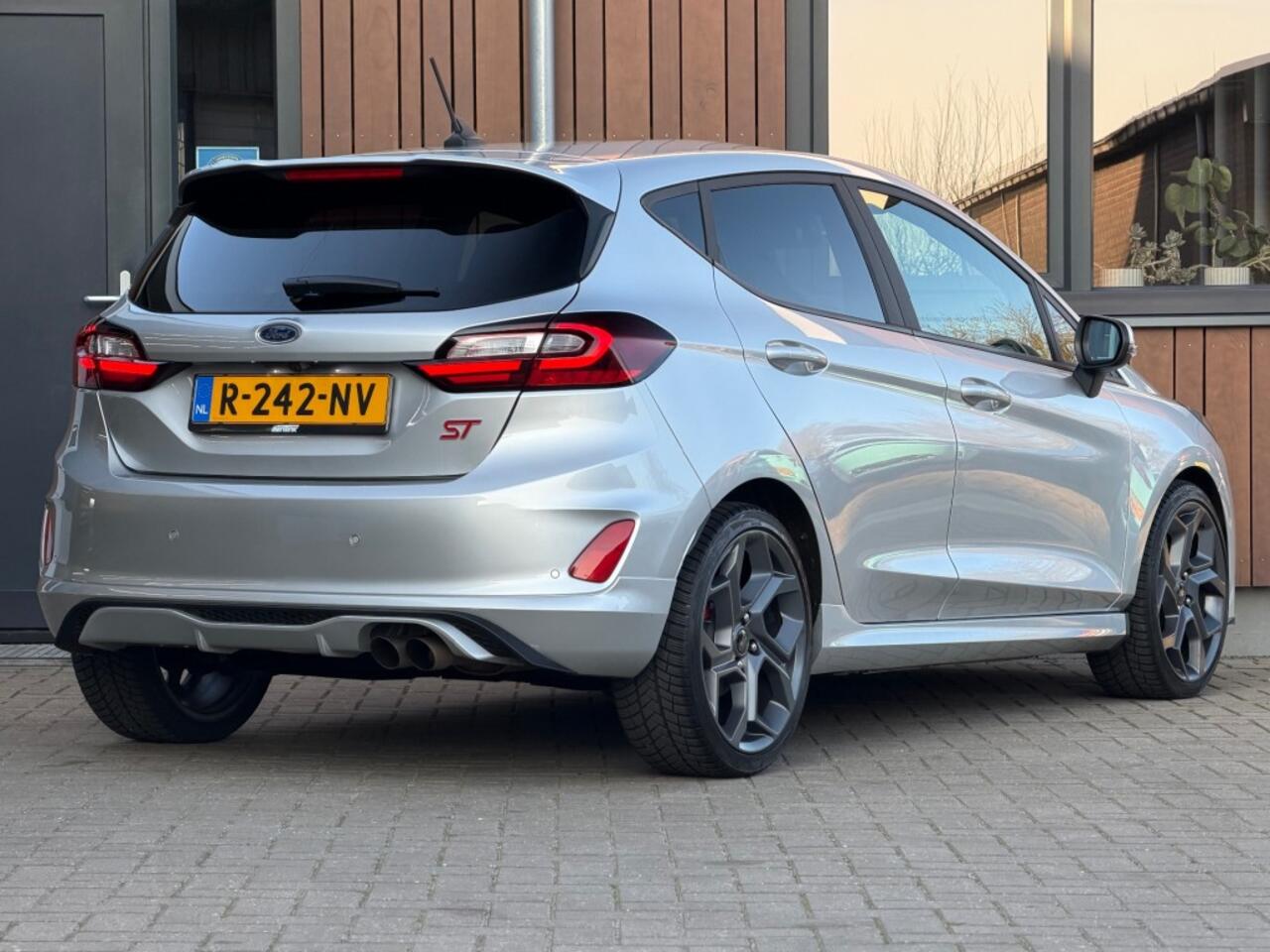 Ford FIESTA 1.5 ECOBOOST ST-X LED VC Navi Cruise PDC Clima
