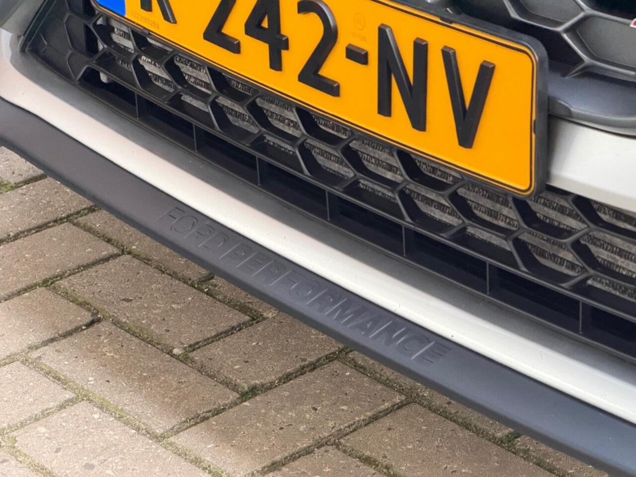 Ford FIESTA 1.5 ECOBOOST ST-X LED VC Navi Cruise PDC Clima