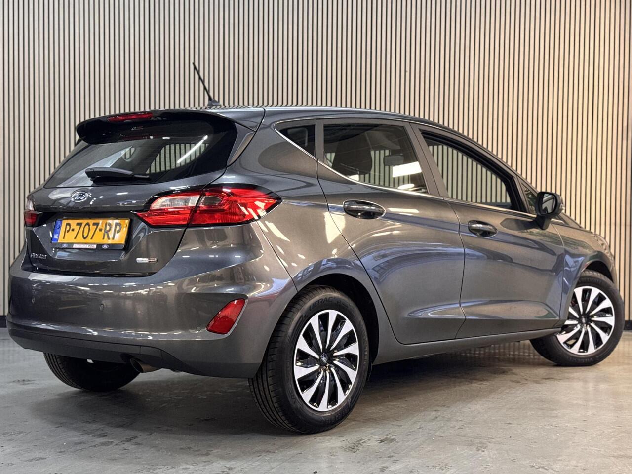 Ford FIESTA 125pk Eco Hybrid Automaat Titanium Climat Adaptive Cruise Apple Carplay Parkeersensoren 5drs